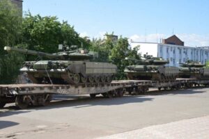партия модернизированных танков Т-80БВМ
