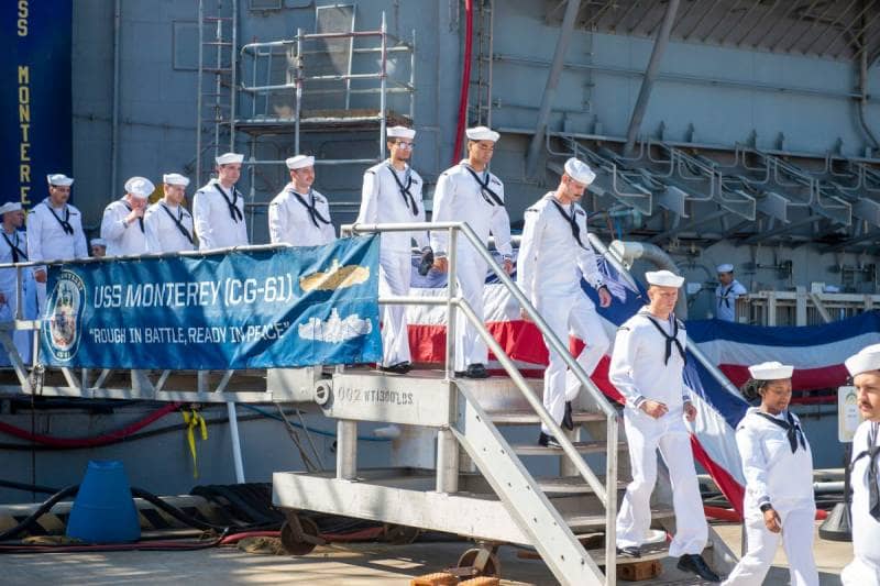 прощания с ракетным крейсером USS Monterey