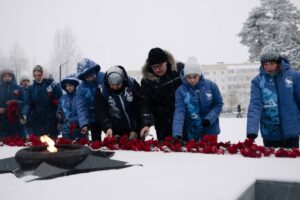 Подвиг твой помним, солдат