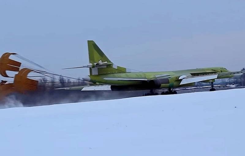стратегический бомбардировщик Ту-160М