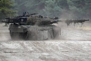 Демонстрация Leopard 2A6 в Аугустдорфе