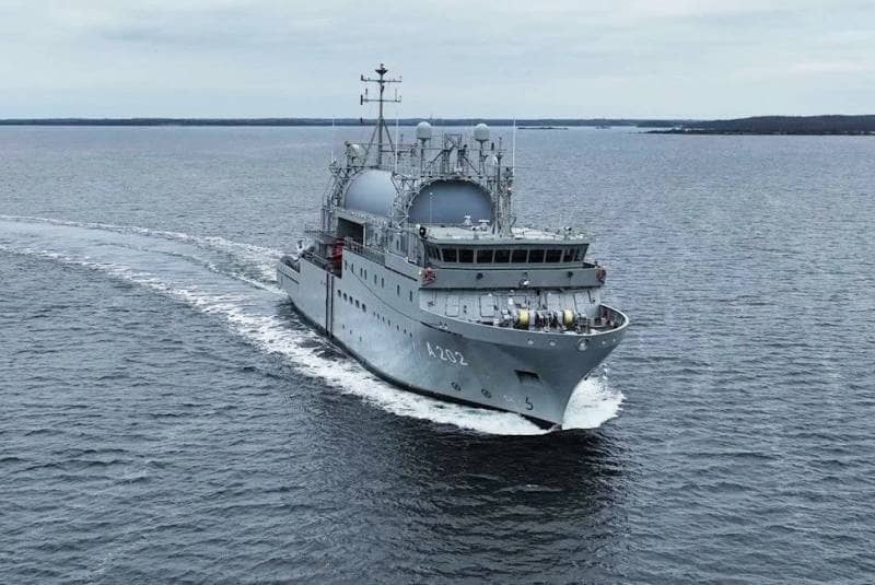 корабль радиотехнической разведки HMS Artemis