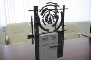 памятник авиаконструкторам Милю и Камову