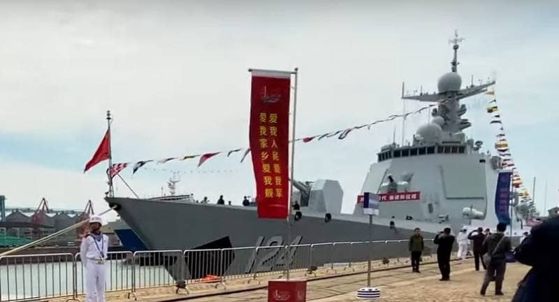 «Вооружен самой большой пусковой установкой в мире»: Китай спустил на воду эсминец Type 052DL