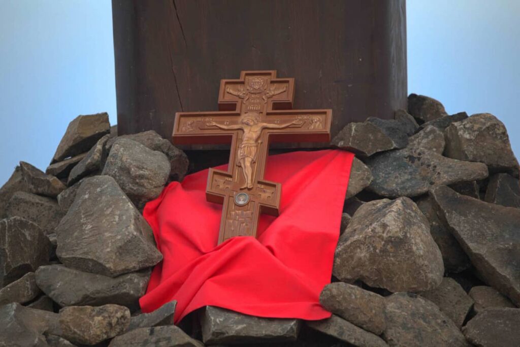 Поклонный крест на острове Земля Александры