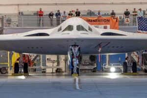 Стратегический стелс-бомбардировщик Northrop Grumman B-21 Raider