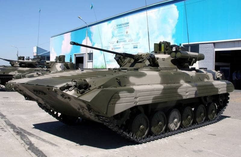 Российские военные получили новую партию прошедших капитальный ремонт боевых машин пехоты БМП-2