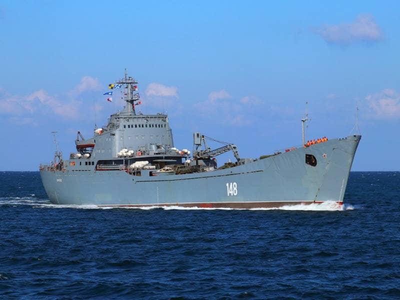 Противовоздушную оборону участвующих в СВО десантных кораблей усилили ЗРК «Тор-М2КМ»