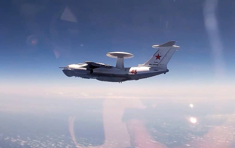 Летающий радар А-50 продолжает выслеживать украинские истребители