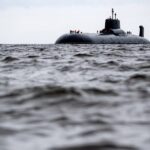 Подводная лодка советской эпохи класса «Акула» противостоит западным конкурентам