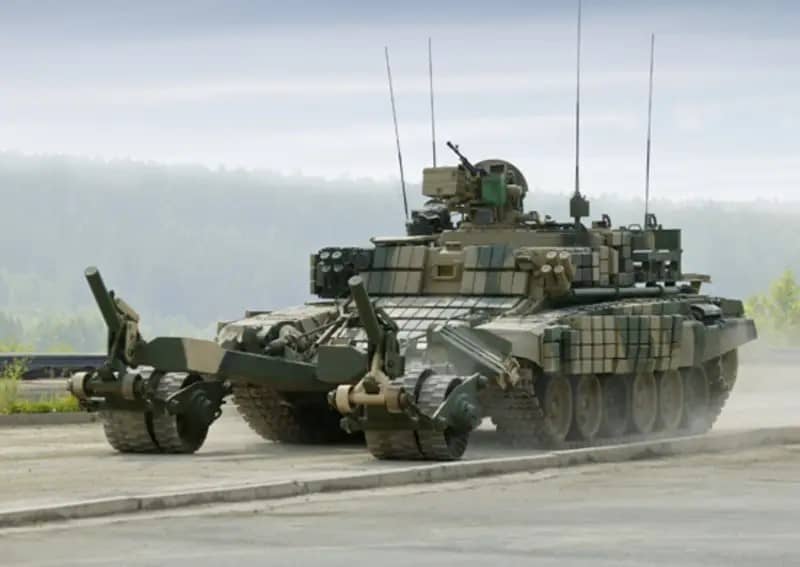В ВС РФ начали поступать боевые машины разминирования «Вепрь»