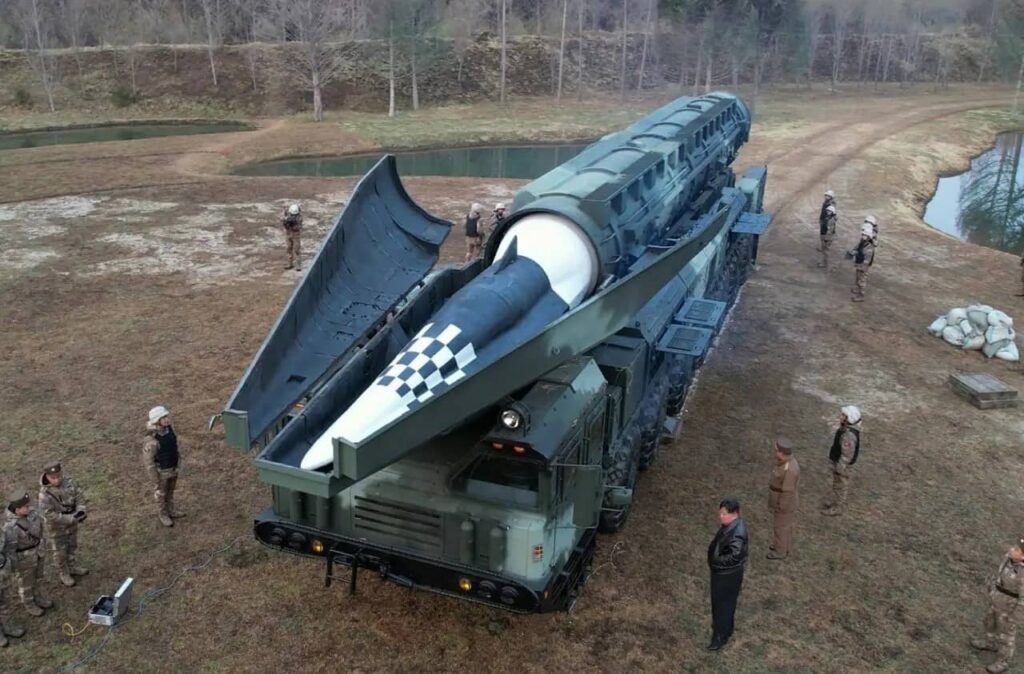 КНДР испытала новую ракету с гиперзвуковым планирующим блоком