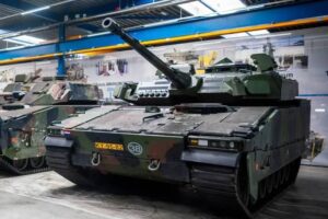 Нидерланды вооружают БМП CV90 противотанковыми ракетами