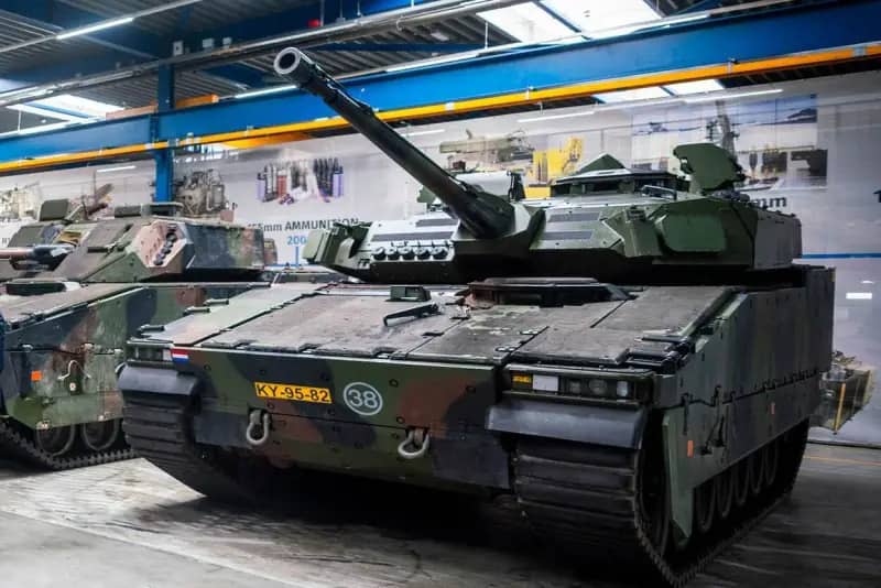 Нидерланды вооружают БМП CV90 противотанковыми ракетами