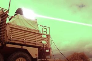 Боевой лазер Raytheon HELWS испытали по реальным воздушным целям