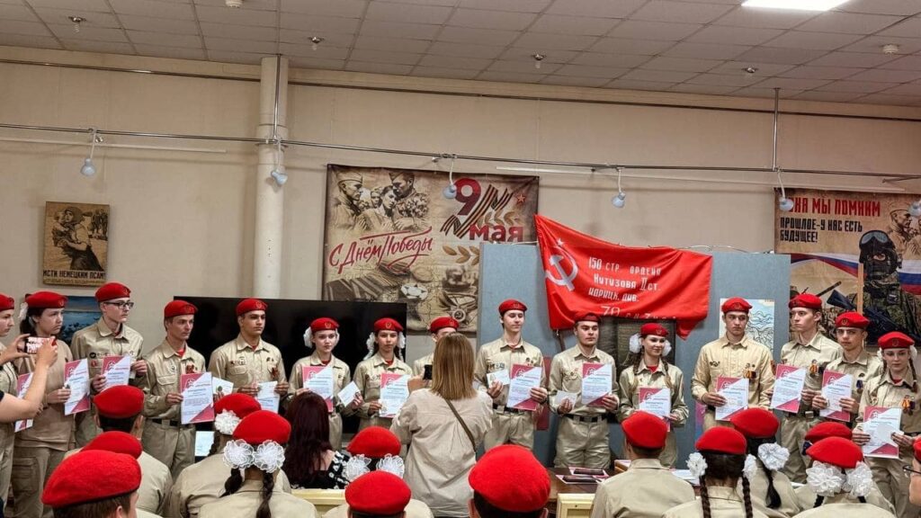 Макеевка Донецкой Народной Республики: награждение юнармейцев