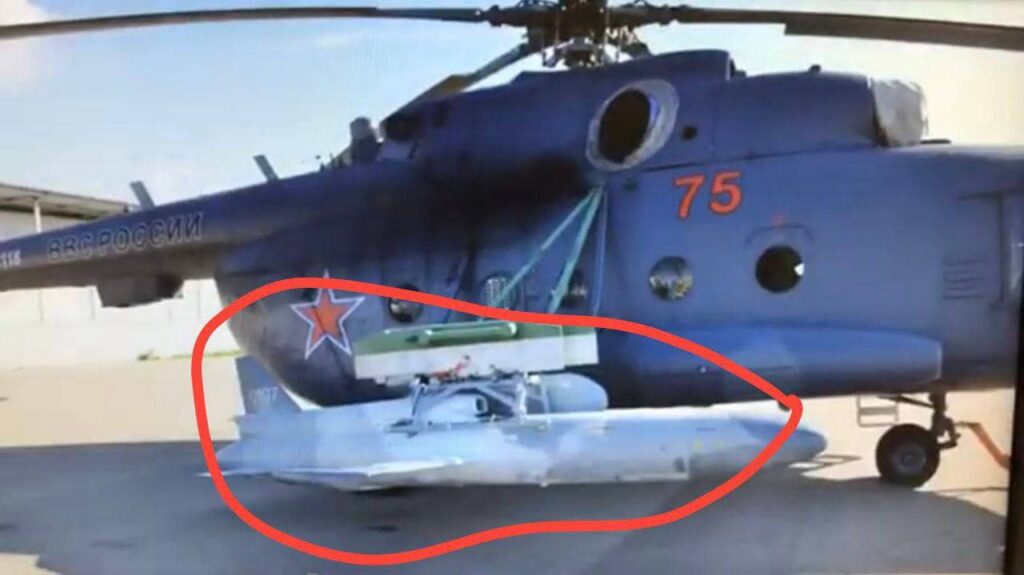 Ударный дрон «Дань-М» на подвеске вертолета Ми-8