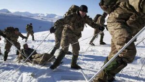 Британия подстрекает страны Севера к войне в Арктике