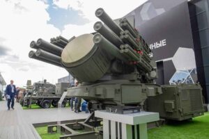 Российские военные получают новейшие ЗРК "Панцирь-СМД"