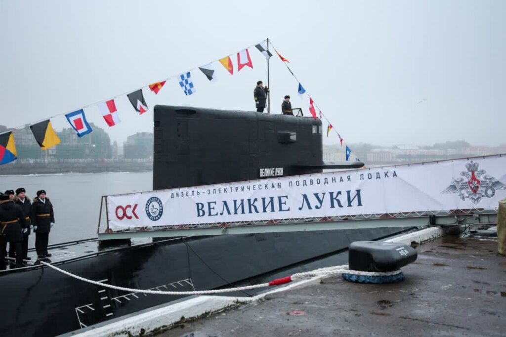 Подводная лодка «Великие Луки» вошла в состав ВМФ России