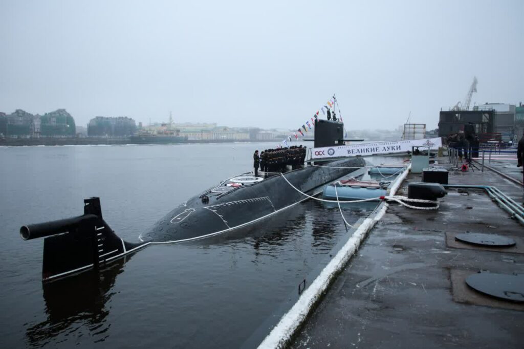 Подводная лодка «Великие Луки» вошла в состав ВМФ России