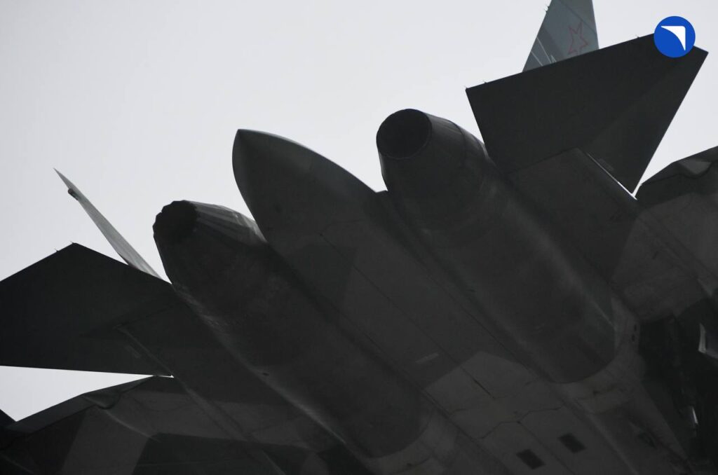 Су-57 впервые поднялся в небо с перспективным двигателем пятого поколения