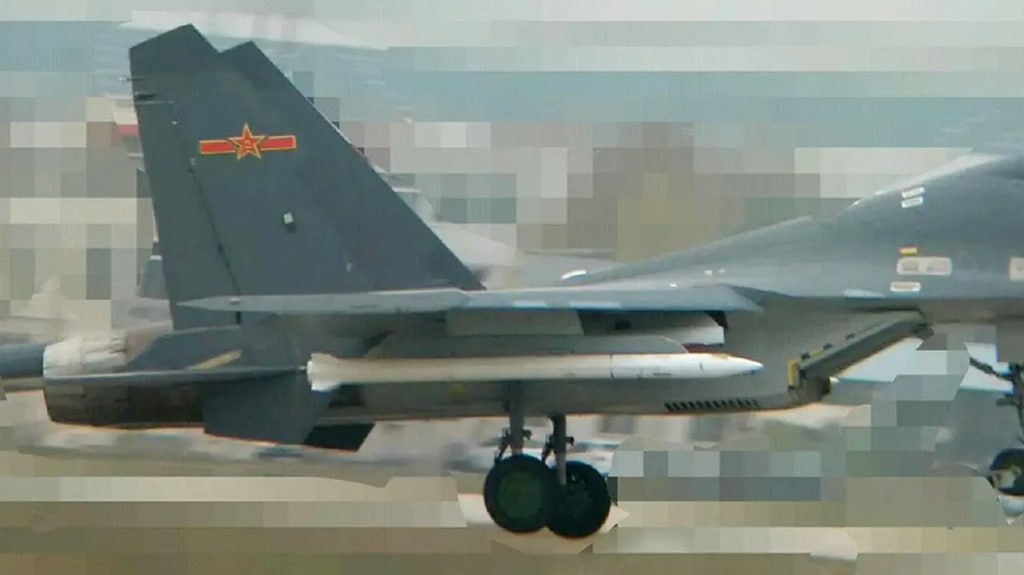 Китай официально показал ракету большой дальности PL-17