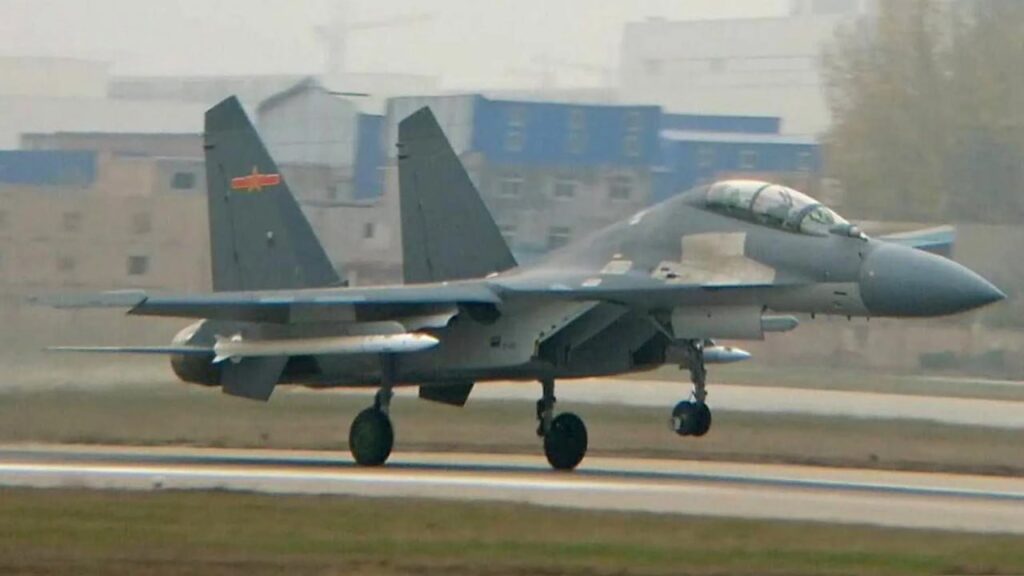 Китай официально показал ракету большой дальности PL-17