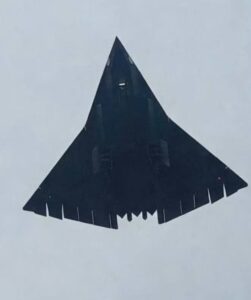 Испытательный полет китайского истребителя Цзянь‑36