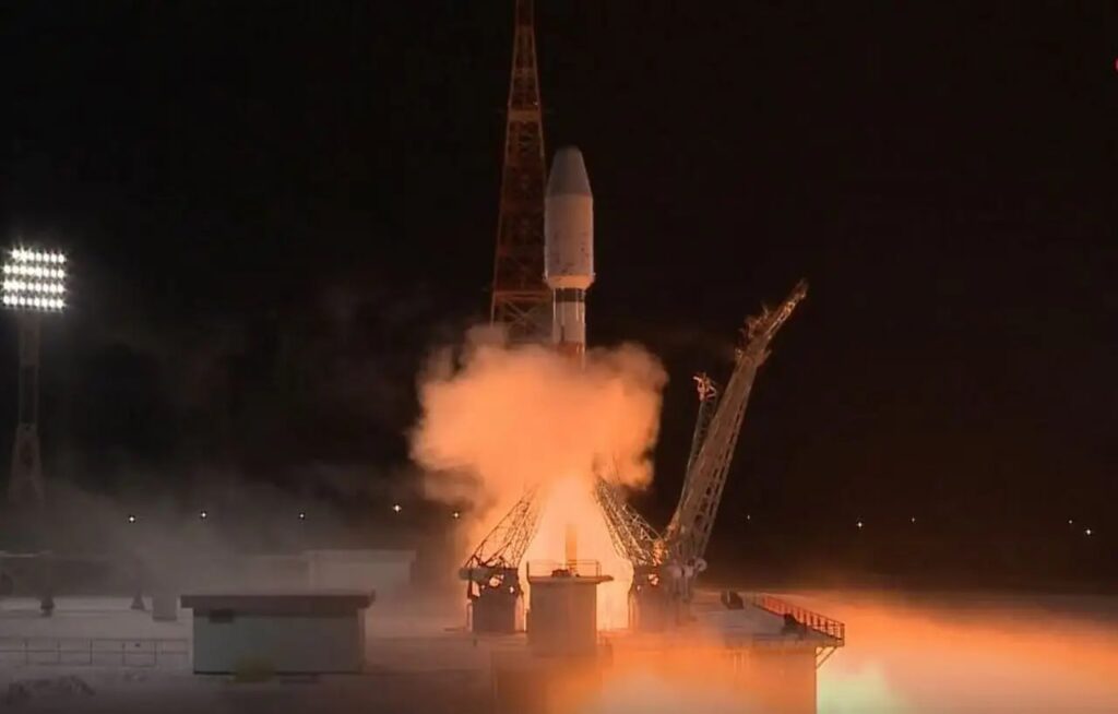 Запуск ракеты «Союз-2.1б» со спутниками «Аист-2Т» № 1 и № 2