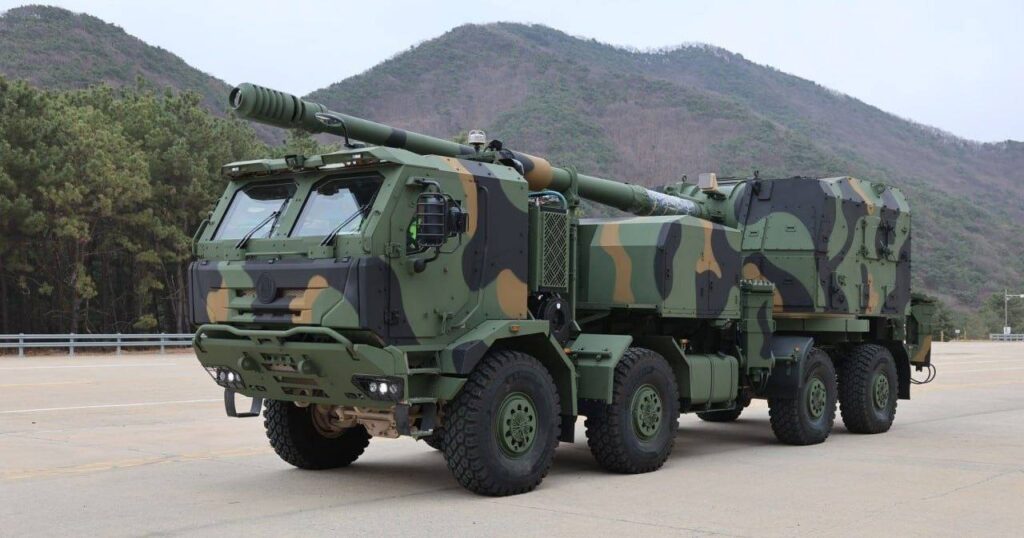 Компания Hanwha представила прототип колёсной САУ K9MH