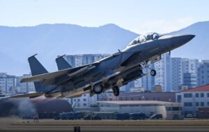 Южная Корея оснастит истребители F-15K комплексами РЭБ EPAWSS