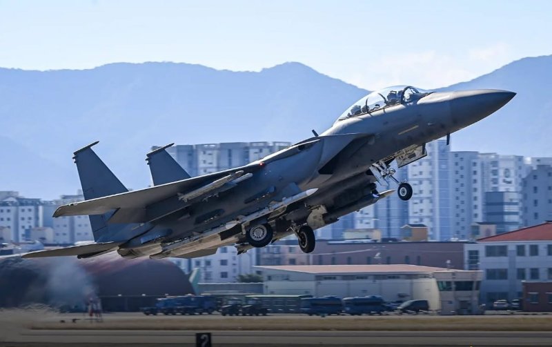 Южная Корея оснастит истребители F-15K комплексами РЭБ EPAWSS