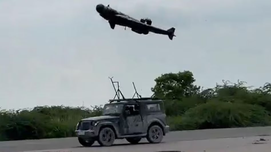 Запуск индийского реактивного барражирующего боеприпаса Divyastra Mk3