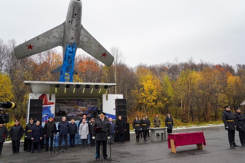 Морских лётчиков Северного флота поздравили со знаменательными датами
